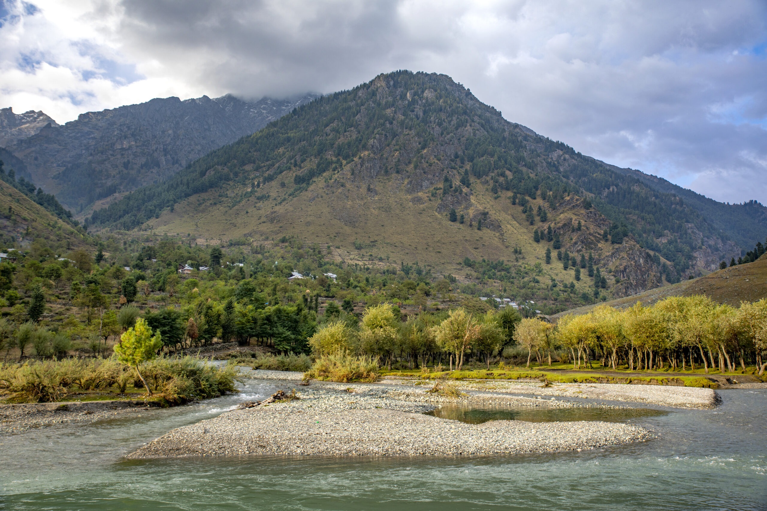 betaab-valley-betab-valley-is-popular-tourist-destination-near-pahalgam-jammu-kashmir